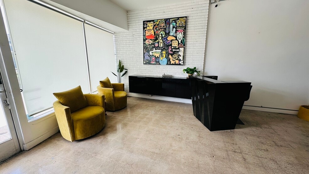 More Photos Of 5701-5707 La Jolla Blvd, La Jolla Freestanding For Lease