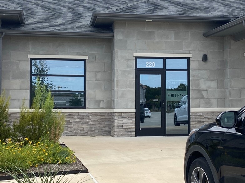 More Photos Of 1880 N Stonebridge Dr, McKinney Medical For Sale