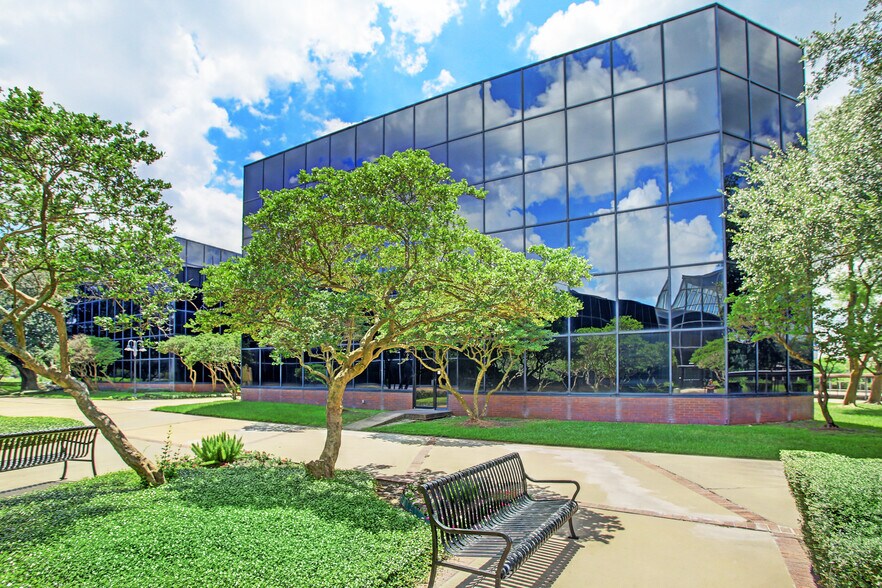 More Photos Of 3000 Wilcrest Dr, Houston Unknown For Lease