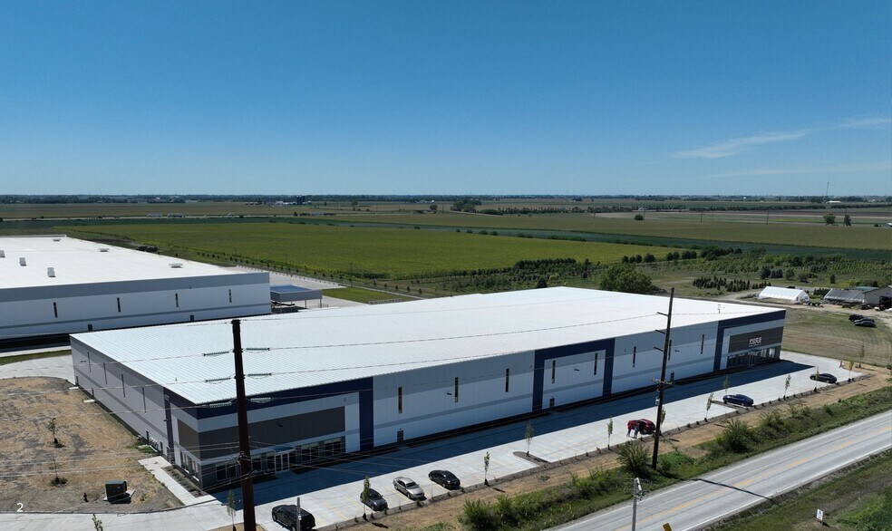 More Photos Of 4302 W 89th St, Davenport Warehouse For Lease