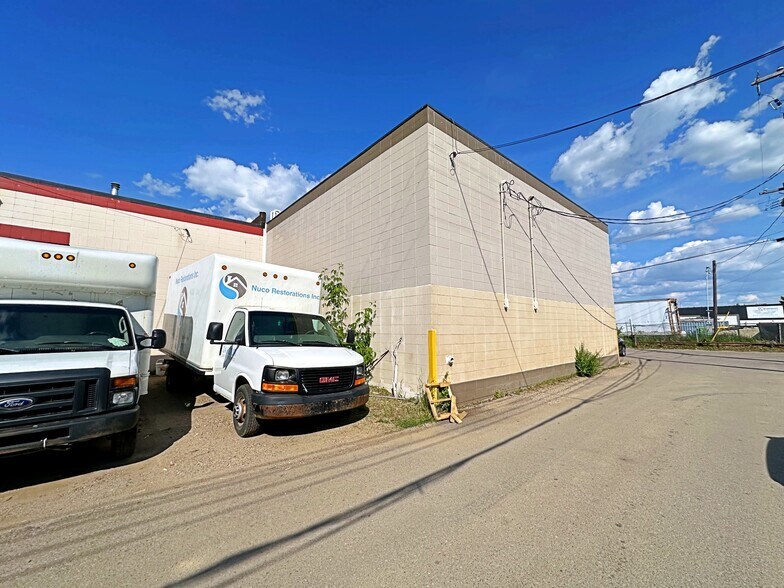 More Photos Of 8109 Fraser Av, Fort McMurray Service For Lease