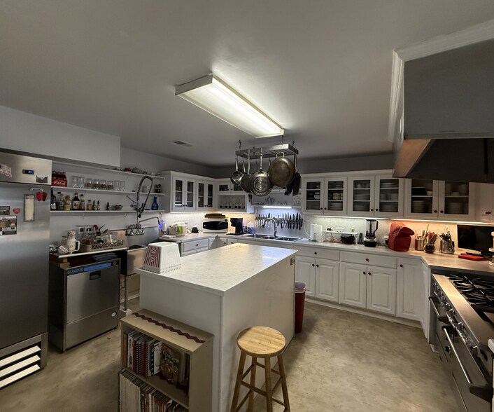 More Photos Of 3144 Riverbend Rd, Heber Springs Hotel For Sale