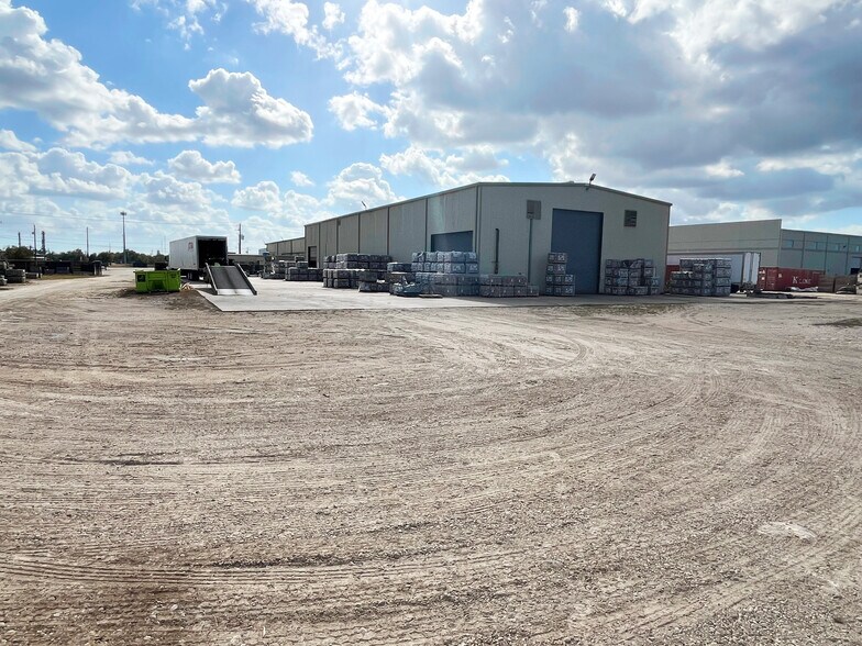 More Photos Of 11837 W Fairmont Pky, La Porte Warehouse For Lease