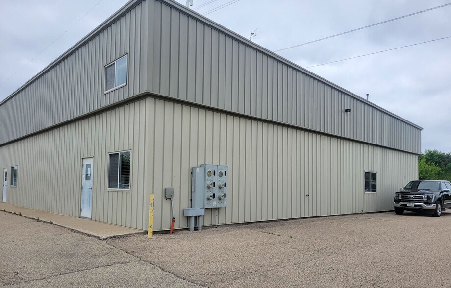 Primary Photo Of 11014 Blackhawk Dr, Blue Mounds Warehouse For Sale