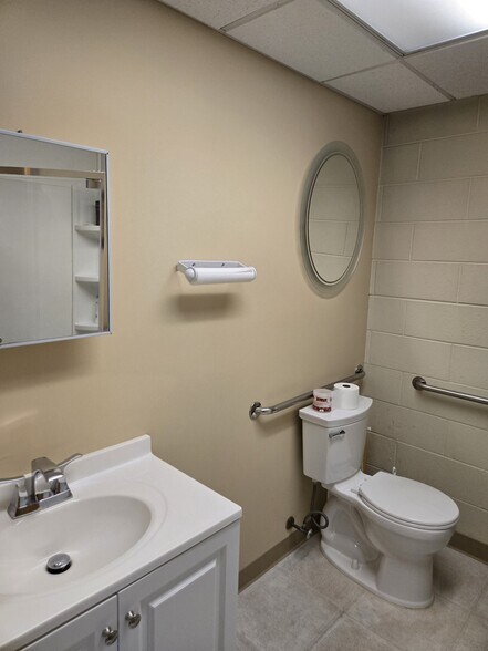 More Photos Of 190 Parish Dr, Wayne Office For Lease