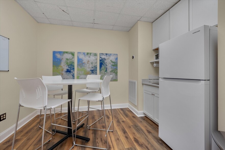 More Photos Of 1904 Front St, Durham Medical For Lease