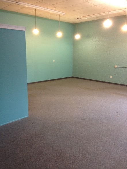 More Photos Of 4209-4213 E 62nd St, Indianapolis Storefront For Sale