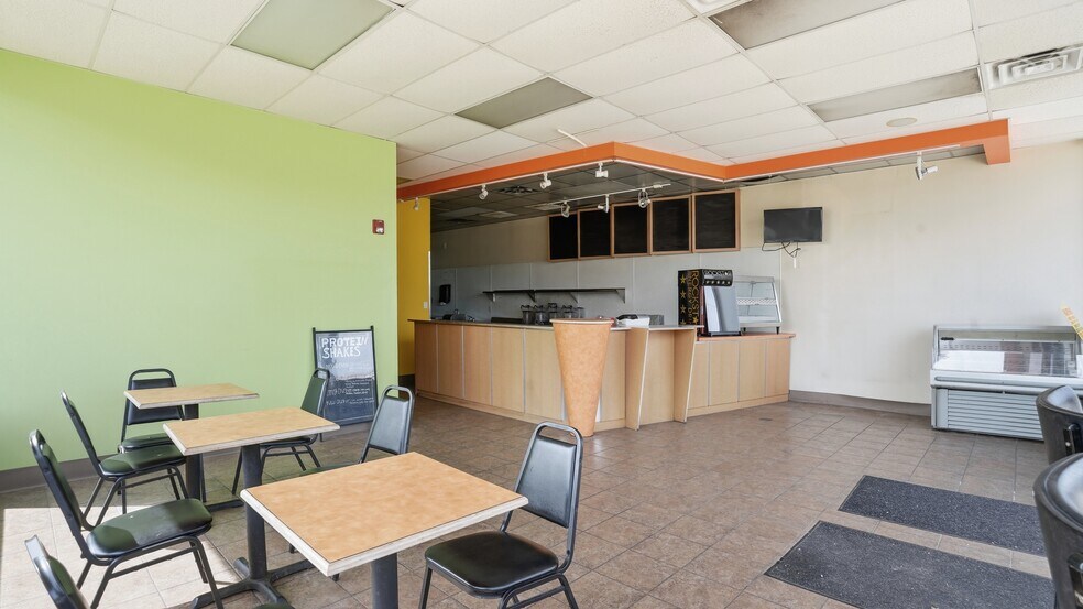 More Photos Of 2882-2904 Long Beach Rd, Oceanside Freestanding For Lease