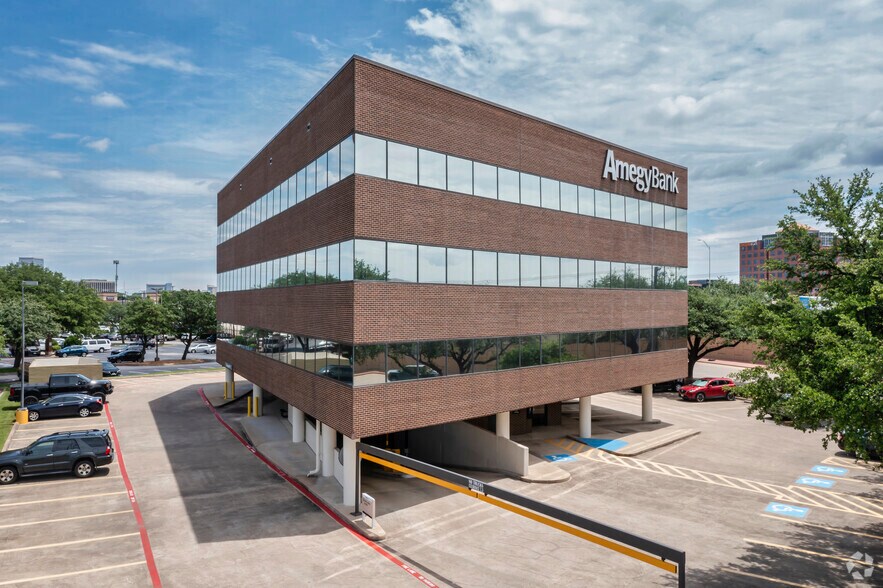 More Photos Of 1901 N Central Expy, Richardson Office For Lease