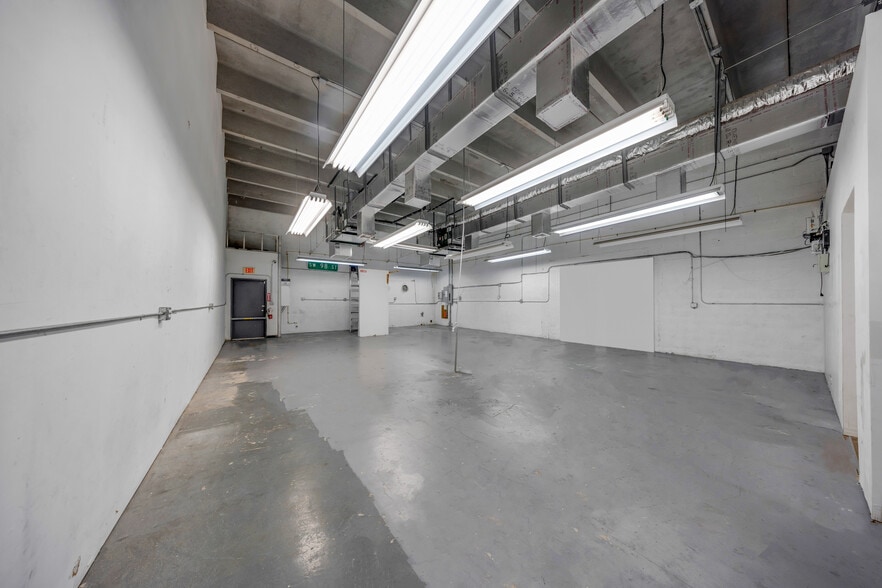 More Photos Of 2693 W 76th St, Hialeah Warehouse For Sale