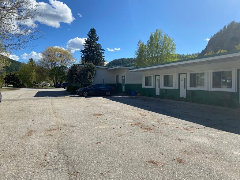Primary Photo Of 455 Government St S, Greenwood Hotel For Sale