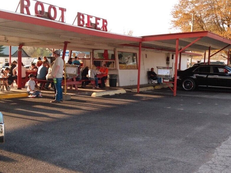 Primary Photo Of 902 E Main St, Robinson Restaurant For Sale