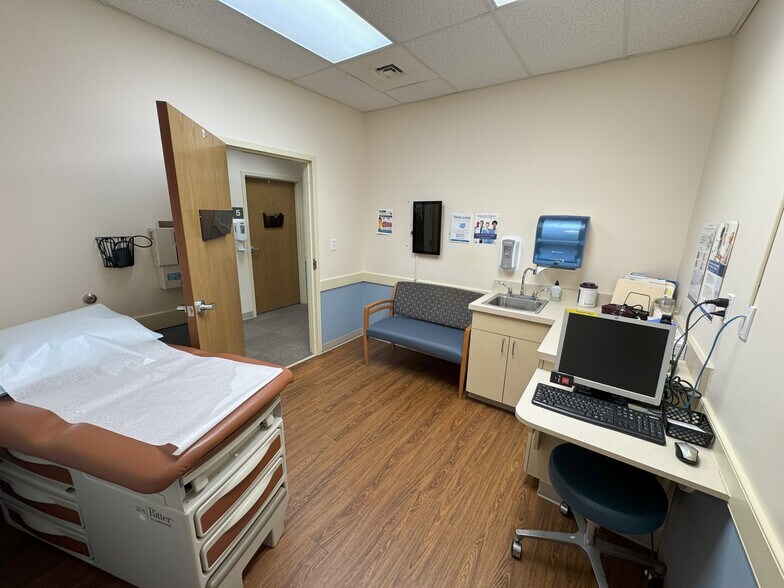 More Photos Of 6200 Station Dr, Bealeton Medical For Sale