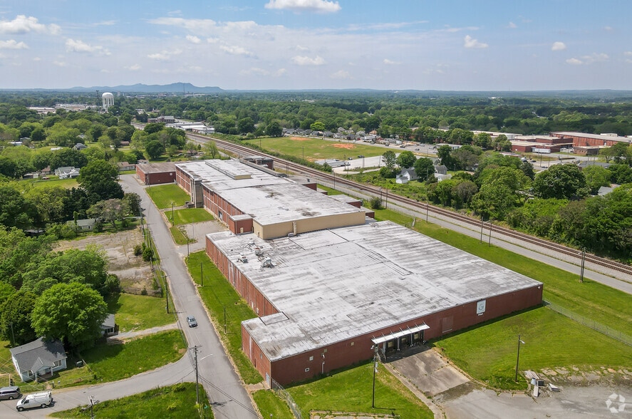 More Photos Of 1910 Hunt Ave, Gastonia Manufacturing For Sale