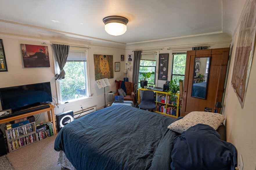 More Photos Of 1003 N 1st St, Renton Apartments For Sale
