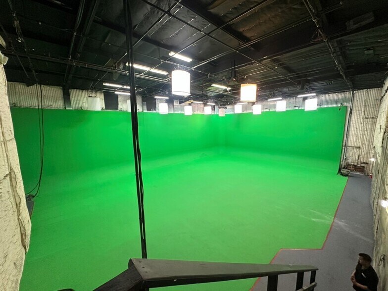 More Photos Of 3050 N Lima St, Burbank Warehouse For Sale