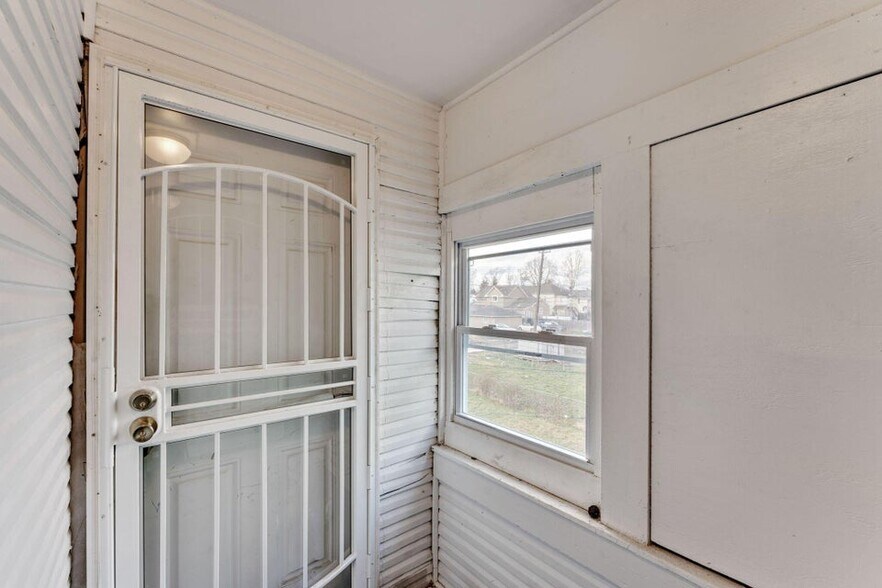 More Photos Of 361 1/2 S Harris Ave, Columbus Apartments For Sale