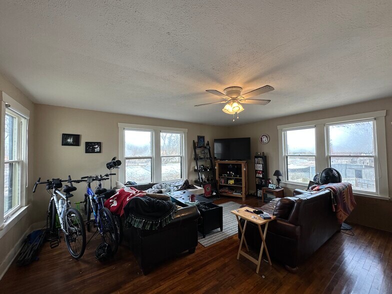 More Photos Of 915 E 5th St, Texarkana Apartments For Sale