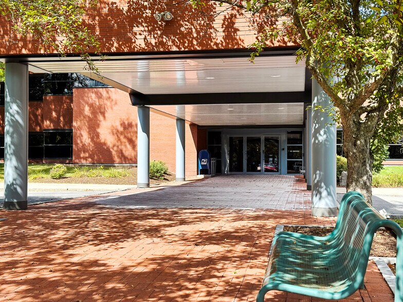 More Photos Of 4820 W Taft Rd, Liverpool Medical For Lease