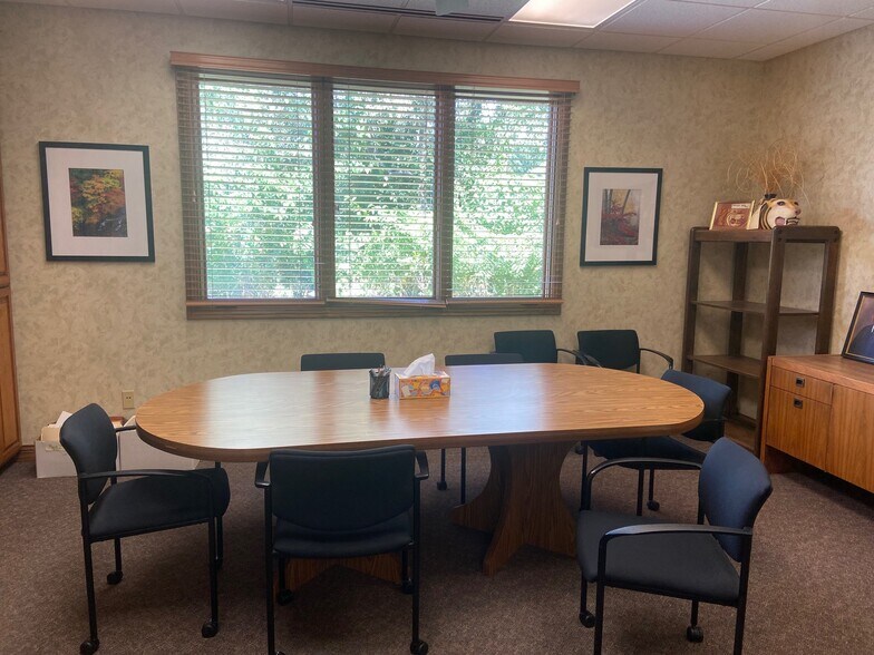 More Photos Of 1203 W Broadway, Columbia Office For Sale