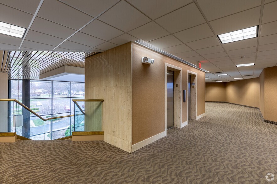 More Photos Of 10400 Linn Station Rd, Louisville Office For Lease