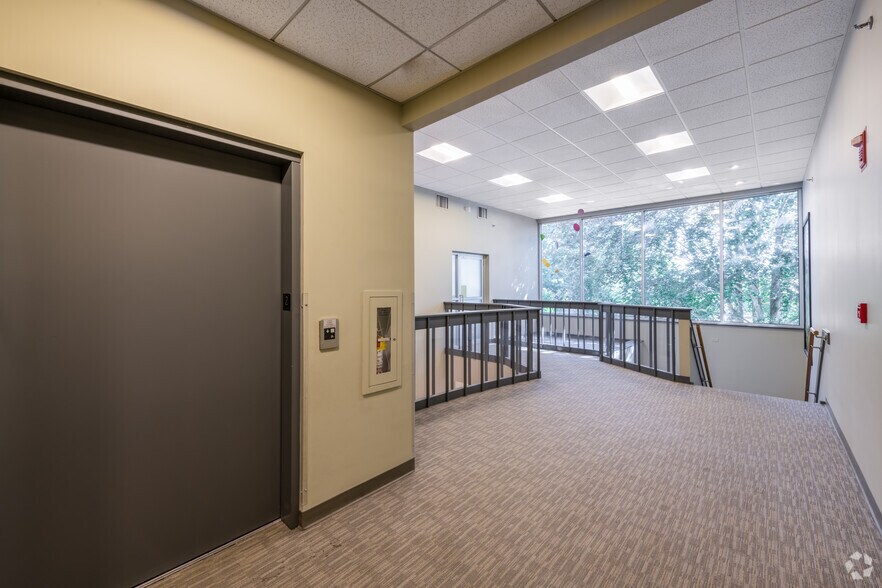 More Photos Of 49 State Rd, Dartmouth Medical For Lease