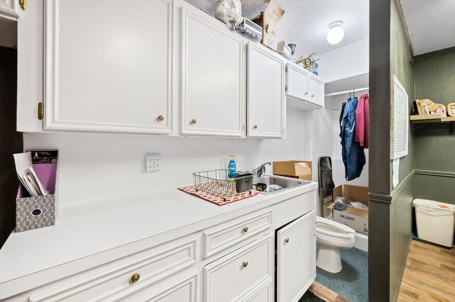 More Photos Of 115 N Willis Ave, Livingston Warehouse For Sale