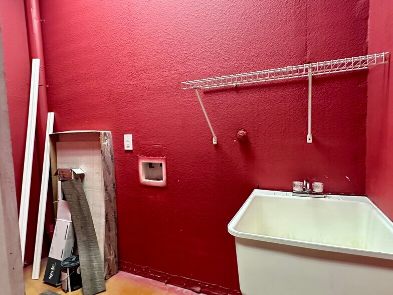 More Photos Of 8142 Shin Oak Dr, San Antonio Unknown For Lease