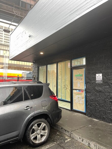 More Photos Of 4336 Roosevelt Way NE, Seattle Restaurant For Lease