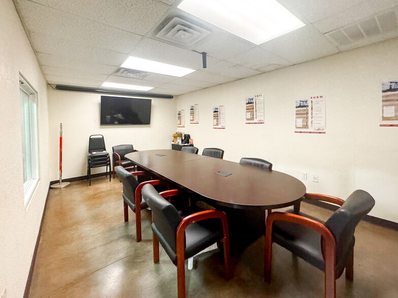 More Photos Of 410 Colorado Ave, Big Lake Industrial For Sale