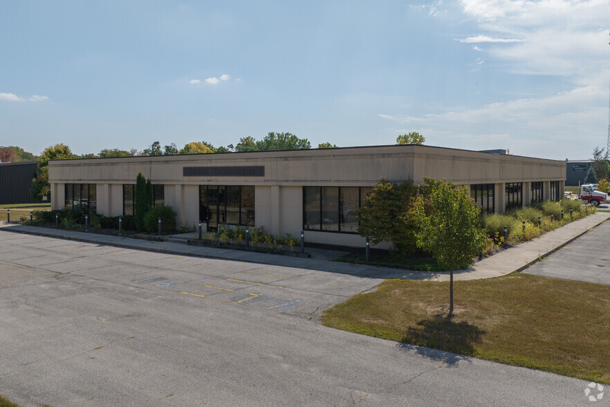 Primary Photo Of 8645 E Backwater Rd, North Webster Showroom For Lease