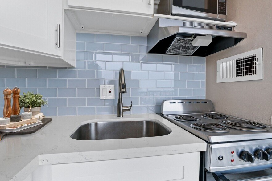 More Photos Of 415-425 Washington Blvd, Marina del Rey Apartments For Lease