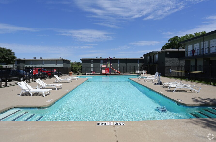 More Photos Of 504 Dudley Cir, Arlington Apartments For Sale