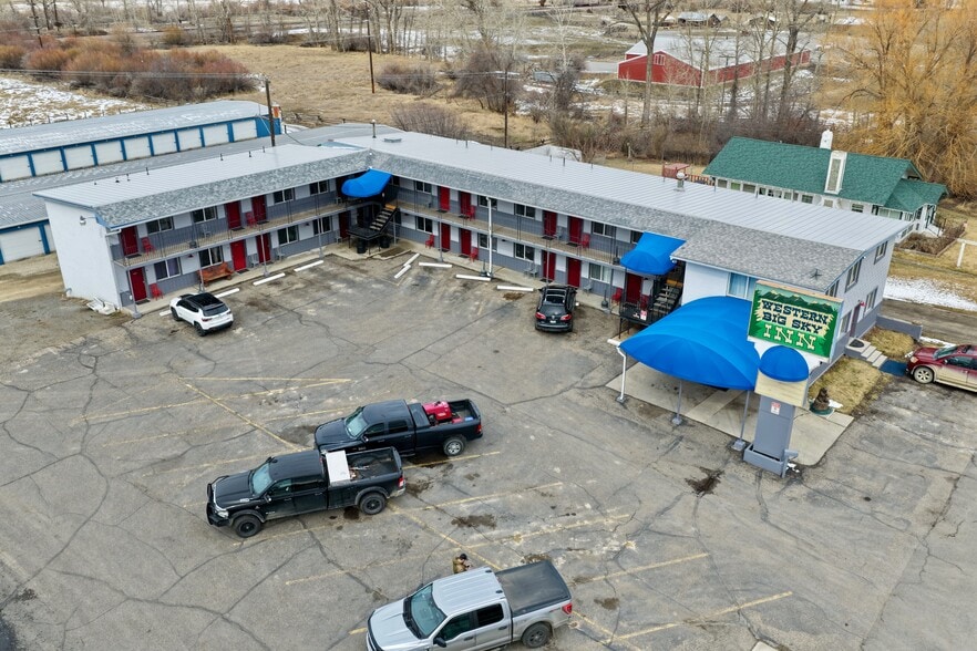 More Photos Of 210 N Main St, Deer Lodge Hotel For Sale