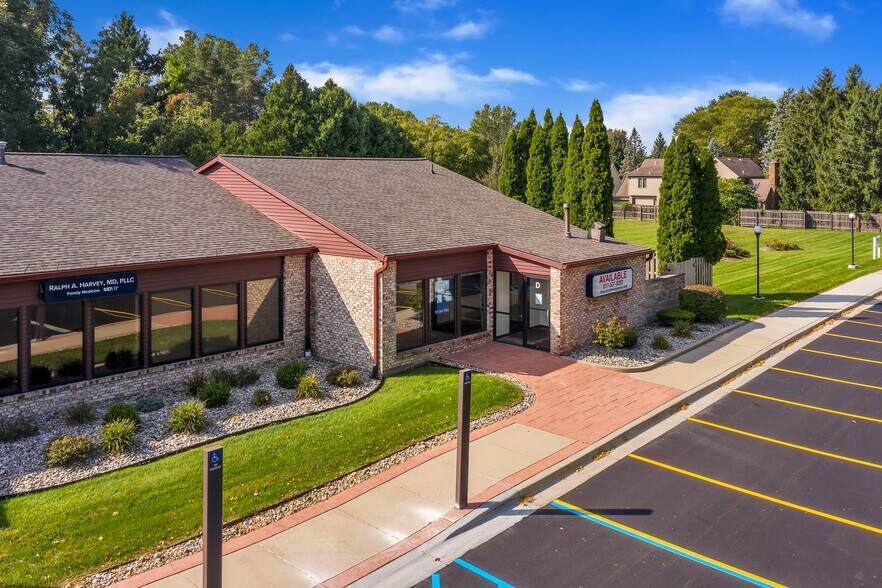 More Photos Of 1350 E Lake Lansing Rd, East Lansing Medical For Sale