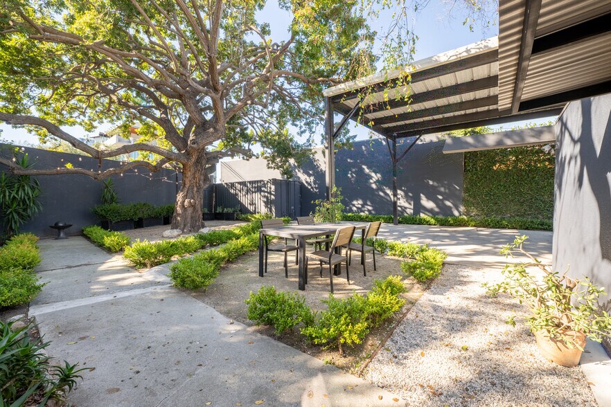 Primary Photo Of 5761 W Adams Blvd, Los Angeles Loft Creative Space For Lease