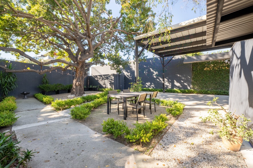More Photos Of 5761 W Adams Blvd, Los Angeles Loft Creative Space For Sale