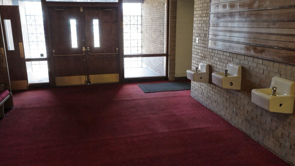More Photos Of 111 University SE Blvd, Albuquerque Specialty For Sale