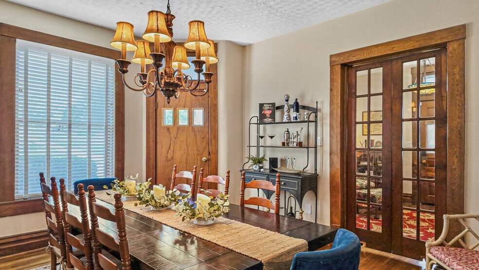 More Photos Of 323 Ballengee St, Hinton Office For Sale