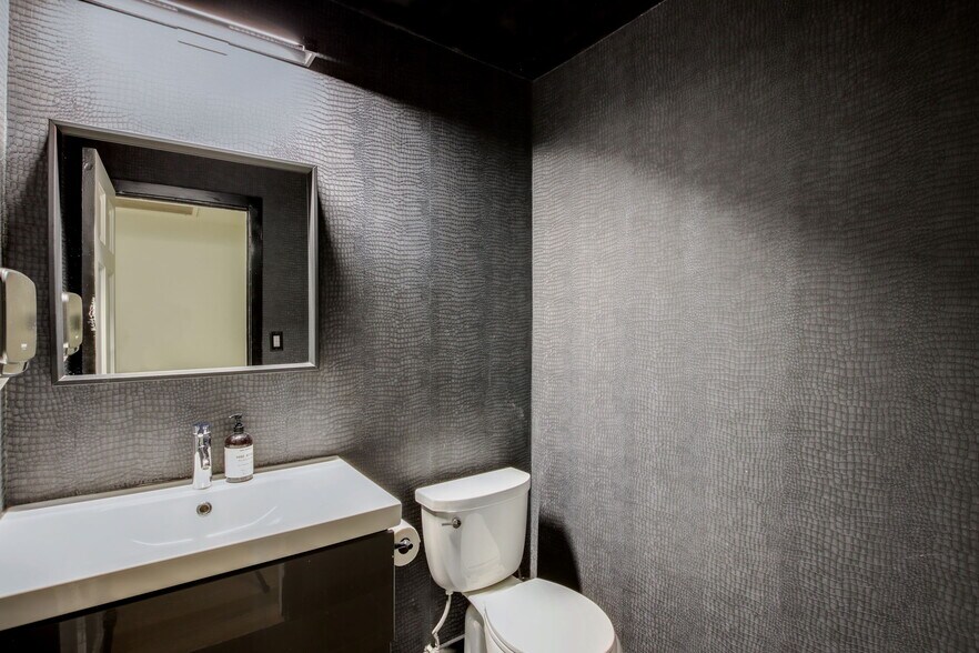 More Photos Of 7355 E Shoeman Ln, Scottsdale Office For Lease