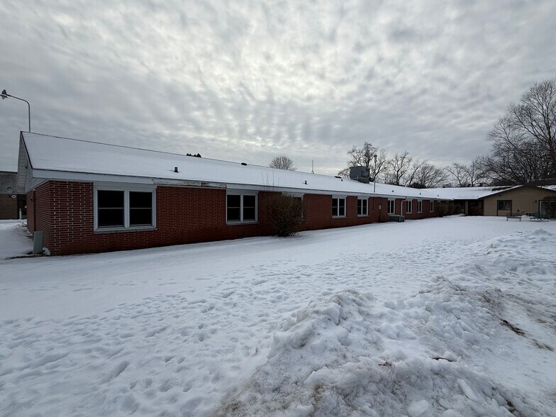 More Photos Of 165 S Chet Krause Dr, Iola Multifamily For Sale