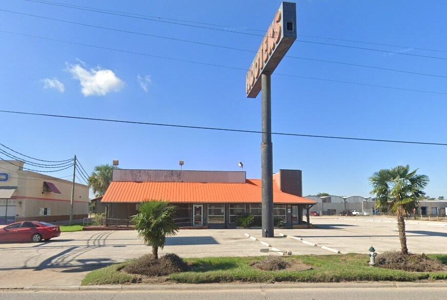 Primary Photo Of 850 Interstate 10 S, Beaumont Restaurant For Lease