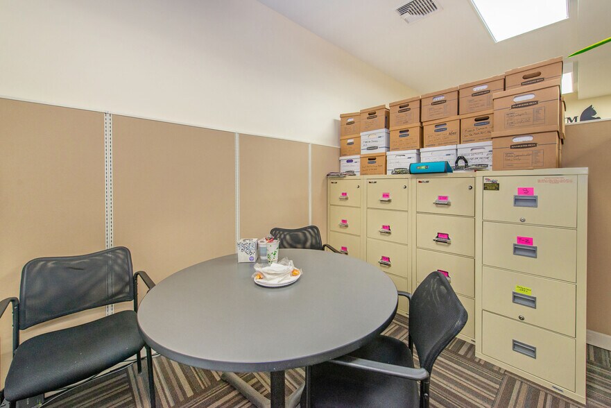 More Photos Of 885-889 Teaneck Rd, Teaneck Freestanding For Lease
