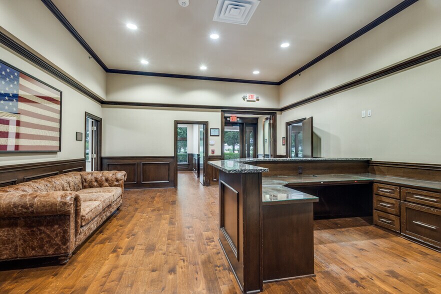 More Photos Of 6200 Stone Hill Farms Pky, Flower Mound Loft Creative Space For Sale