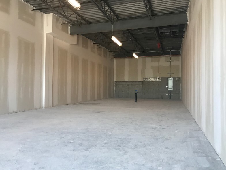 More Photos Of 3131 27th St NE, Calgary Storefront For Sale