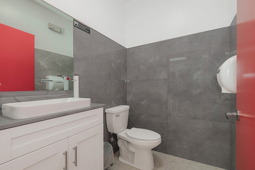 More Photos Of 1976-1992 E 4th Ave, Hialeah Storefront For Sale