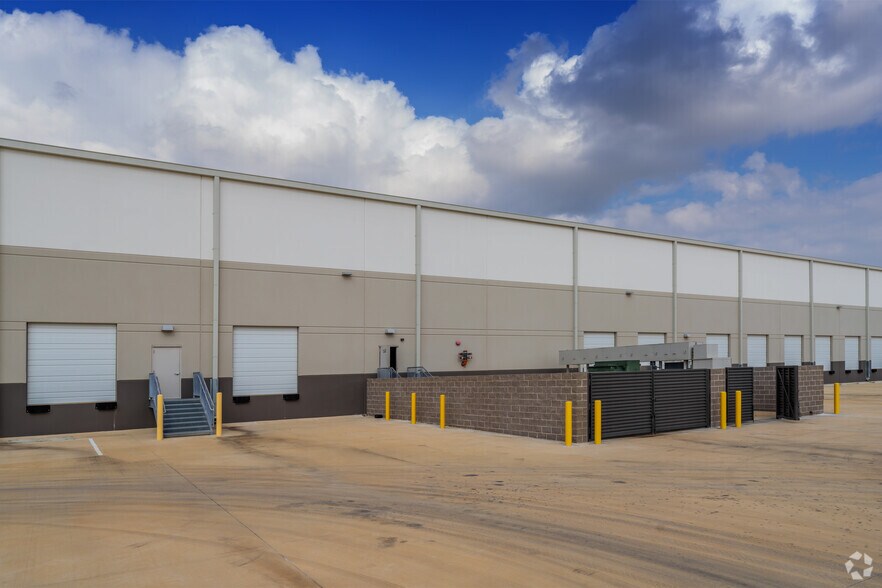 More Photos Of 638 Davy Crockett Rd, San Antonio Manufacturing For Lease