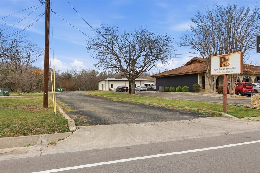More Photos Of 321 Cheatham St, San Marcos Office For Sale