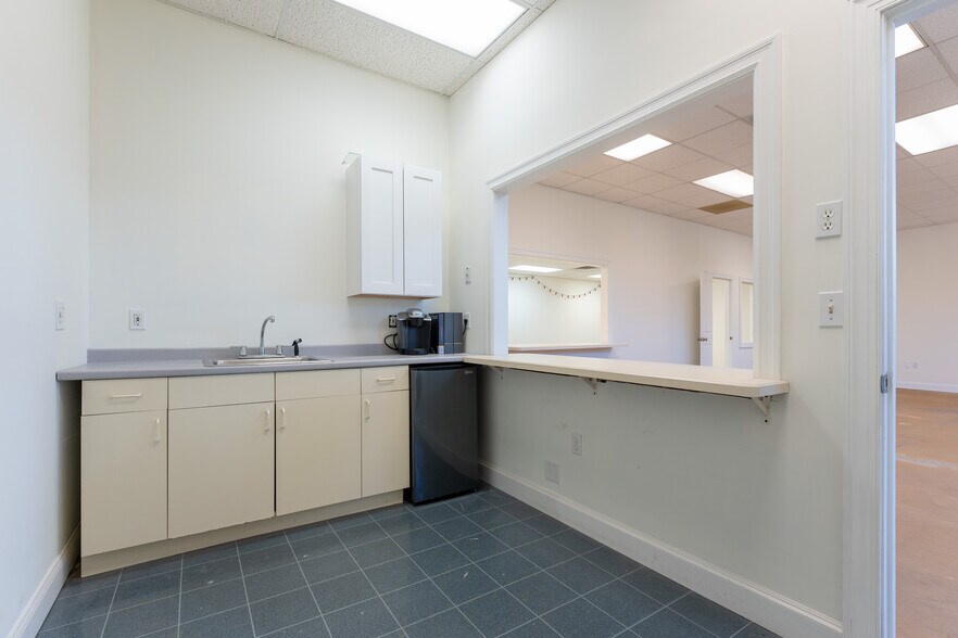 More Photos Of 11 Overlook Dr, Hamden Warehouse For Sale