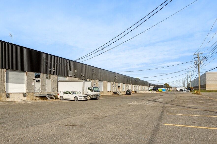 More Photos Of 703-729 Av Meloche, Dorval Warehouse For Lease